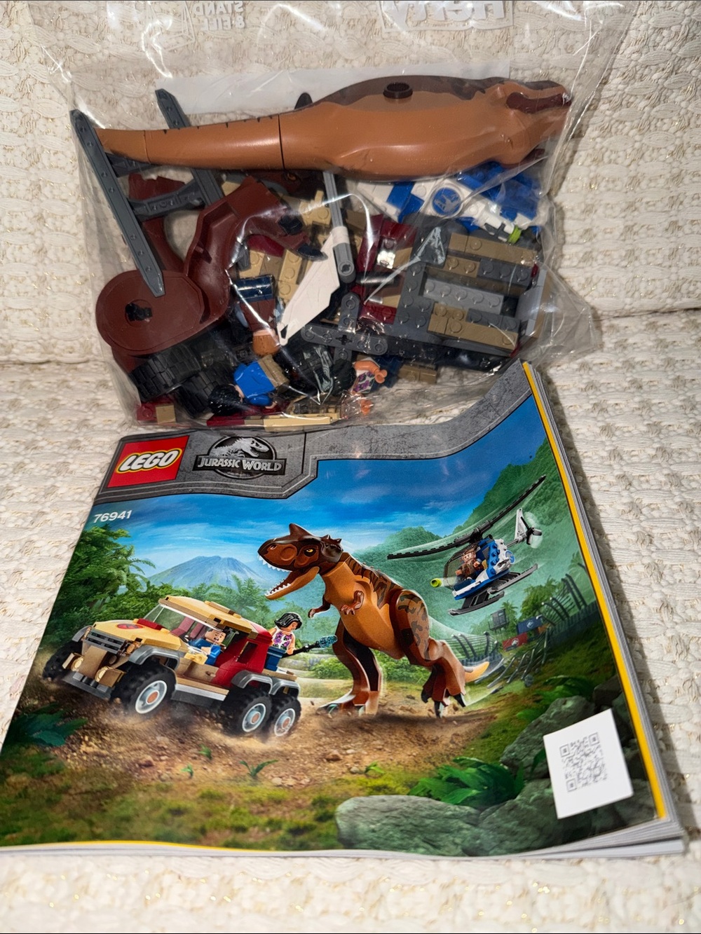 LEGO Jurassic World Carnotaurus Dinosaur Chase RETIRED RARE Complete Set - Picture 4 of 6